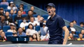 Sinner bersaglio delle fake news: dalle donazioni fantasma al no al bracciale arcobaleno, il mercato mediatico intorno a Jannik