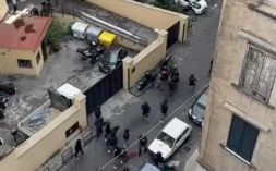 Napoli-Sporting, scontri fra tifosi in pieno centro: ferito un portoghese, sei napoletani in stato di fermo