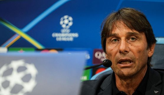 Napoli, tra De Bruyne e Conte pace fatta ma la tensione resta: botta e risposta in tv Â