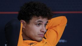 F1, Norris dopo l'incidente con Leclerc: 'Costerà dei soldi!'. Verstappen sfida Piastri, Alonso fa lo stratega