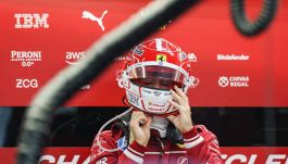 F1, Leclerc scagiona Fusaro dopo il disastro Ferrari a Singapore. Sfottò dei fan di Verstappen: “Fallo anche in gara”