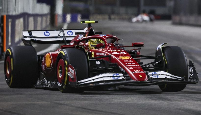 Singapore, Hamilton graziato: miracolo di Ioverno, niente penalizzazione per aver accelerato con bandiera rossa