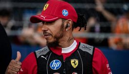 F1, Hamilton: Button fissa i paletti del ritiro. Lewis geniale nel dissing con Alonso: "Un piede nella fossa"