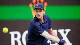 Sinner pronto a rinunciare a Paris Masters e Davis: i motivi della scelta, l’assist ad Alcaraz e la reazione di Binaghi