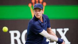 Sinner pronto a rinunciare a Paris Masters e Davis: i motivi della scelta, l’assist ad Alcaraz e la reazione di Binaghi