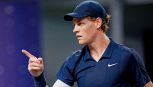 Sinner glissa sulla Coppa Davis e mostra una novità al Six Kings Slam: Djokovic e Fritz riempiono di elogi Jannik