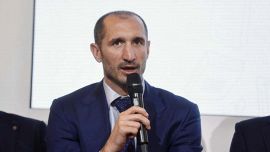 Juventus, l’Uefa apre un procedimento sul FPF: cosa rischiano i bianconeri. Indiscrezioni sul nuovo Cda: non c’è Chiellini