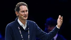 Juventus, l’indagine della Uefa scatena la bufera su Elkann: l’incontro per sventare la minaccia Ardoino e il ruolo di Comolli