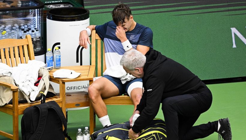 Rune, infortunio choc e lacrime: l’ammissione al fisio fa temere un lungo stop. Holger si scaglia contro gli haters