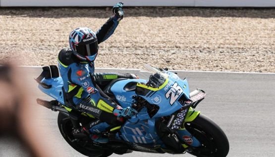 GP Australia: Aprilia trionfa con Raul Fernandez, Di Giannantonio e Bezzecchi sul podio. Caduto Bagnaia