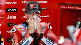 MotoGP, il momento no di Bagnaia continua: Pecco vittima di insulti sui social. La sentenza di Biaggi: “E’ in confusione”