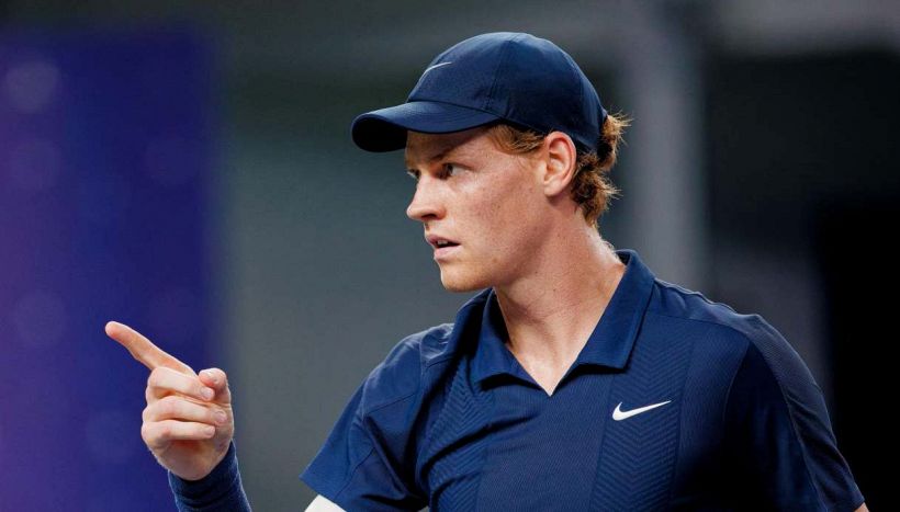 Sinner, il caso Davis lo allontana dall’Italia: la risposta di Jannik. La Cina lo accoglie: “Un killer a sangue freddo”