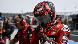 Gp Malesia, vola Acosta: Bezzecchi e Bagnaia out. Pecco gesto di stizza, Ducati fa chiarezza sul suo addio e Bulega
