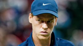 Sinner, Crozza lo prende di mira e colpisce sulla rinuncia alla Davis. Ma contro Jannik siamo ormai all'accanimento