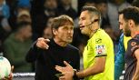 Napoli-Inter, Marotta si lamenta per il rigorino, Conte lo gela e prende in giro Chivu: “Ha mandato il papà…” Napoli-Inter, Marotta si lamenta per il rigorino, Conte lo gela e prende in giro Chivu: “Ha mandato il papà…”