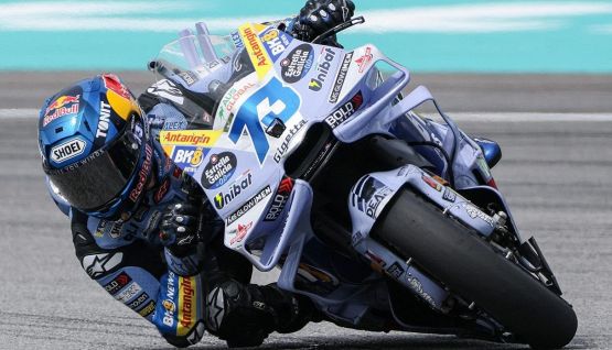 GP Portogallo, la Sprint è di Alex Marquez: Acosta e Bezzecchi a podio, crollo finale di Bagnaia. Cade Bulega