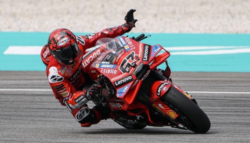 MotoGP classifica piloti e pagelle GP Malesia: Bagnaia ha un buco nella gomma, Alex Marquez fa il Marc