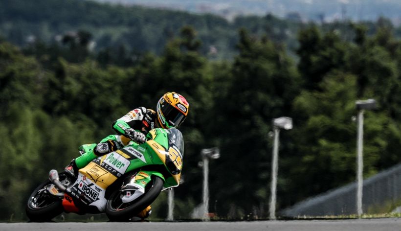 Incidente Dettwiler, polemiche sul mancato warm up. I piloti MotoGP scossi, Bagnaia: "Non si doveva correre"