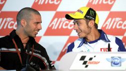 Melandri attacca Rossi e grida al complotto: “Valentino doveva uscirne pulito, ma colpì Marquez di proposito”