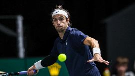 Musetti, le ATP Finals da sogno a incubo: Auger-Aliassime lo attacca. Atene e Djokovic: le ultime speranze