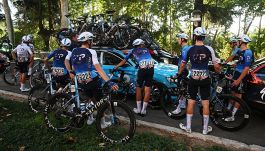 Dal 2026 l'Israel Premier Tech cambierà nome e sarà "meno" israeliana: è la "vittoria" del mondo pro Pal