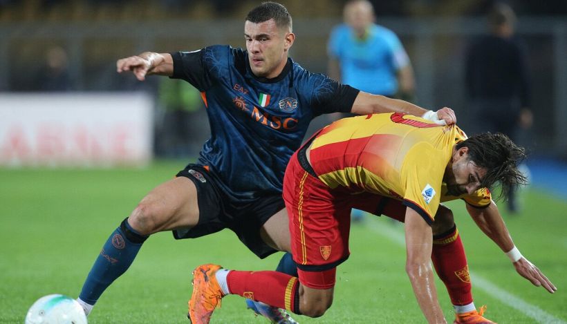 Lecce-Napoli, moviola: quanti dubbi sul rigore, graziato dal rosso un giocatore