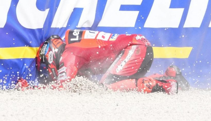 Marc Marquez choc sull'infortunio: "Tagliatemi pure un osso". Ufficiali le date dei test MotGp 2026