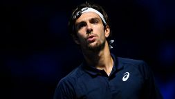 Il derby dei Lorenzo lo vince Sonego: Musetti si butta via sul più bello e ora le Finals tornano a rischio