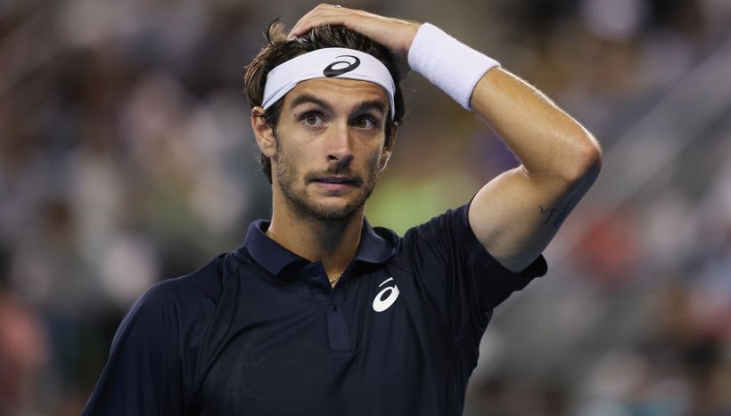 Musetti spazza via dubbi e fischi: Comesana ko e vittima di un malore. Errani e Paolini in finale a Pechino