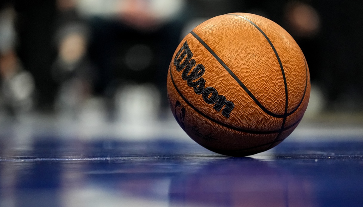 https://wips.plug.it/cips/sport.virgilio.it/cms/2025/10/pallone-basket.jpg