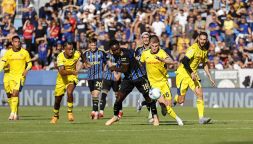 Pisa-Verona, moviola: fuorigioco, rigore e mani nella stessa azione, che caos! Che fallo di Caracciolo sull'arbitro