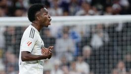 Real Madrid-Barcellona, scoppia il caso Vinicius: le urla a Xabi Alonso poi le scuse. Bellingham al veleno contro Yamal