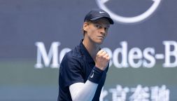 Sinner come Cristiano Ronaldo: Shanghai celebra Jannik con una statua ma il risultato è disastroso, la reazione