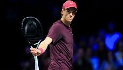 Sinner e Cahill, battibecco a Parigi: Jannik rimprovera il coach, poi la pace. E in semifinale ritrova Zverev