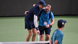 Come sta Sinner dopo il ritiro a Shanghai, l'impatto inevitabile sulla programmazione e la corsa ranking ad Alcaraz