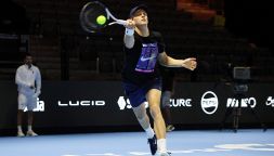 Six Kings Slam, Sinner finge di temere Tsitsipas, dà un indizio su Parigi e s'allena col giornalista