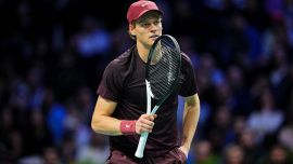 Sinner fa felice un bambino e commuove Parigi, Davidovich Fokina reagisce al tifo becero: 'Andate a nanna'