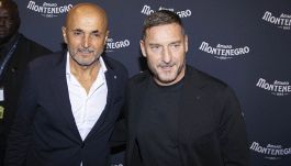 Il brindisi riconciliatorio di Luciano Spalletti e Francesco Totti alla Juventus, complice uno spot e Noemi Bocchi