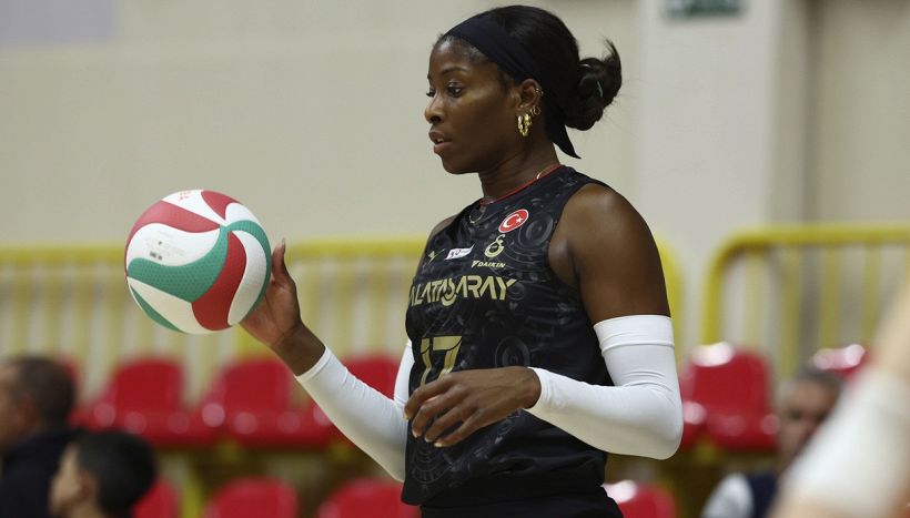Myriam Sylla, ritorno amaro in Italia: travolta 3-0, si consola col premio consegnato da Federica Pellegrini