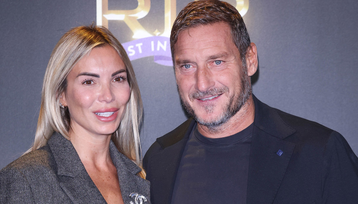 https://wips.plug.it/cips/sport.virgilio.it/cms/2025/10/totti.jpg