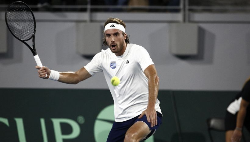 Six Kings Slam, cosa c'entra Tsitsipas con Alcaraz e Sinner? Il greco è un caso: perché è stato invitato a Riad