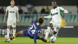 Verona-Sassuolo, moviola: arbitro nel pallone, vede tre rigori ma ce n’era uno solo, cosa ha deciso il Var, la rabbia di Zanetti