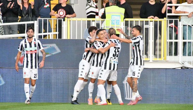 Okaka-gol, non segnava in Italia dal 2021. L'Ascoli vince il derby atteso 39 anni, Capuano parte male