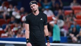Disastro Zverev: cambia le scarpe sudate ma cede a Rinderknech, non vince più neppure senza Alcaraz e Sinner