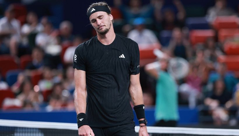 Disastro Zverev: cambia le scarpe sudate ma cede a Rinderknech, non vince più neppure senza Alcaraz e Sinner