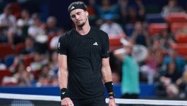 Disastro Zverev: cambia le scarpe sudate ma cede a Rinderknech, non vince più neppure senza Alcaraz e Sinner