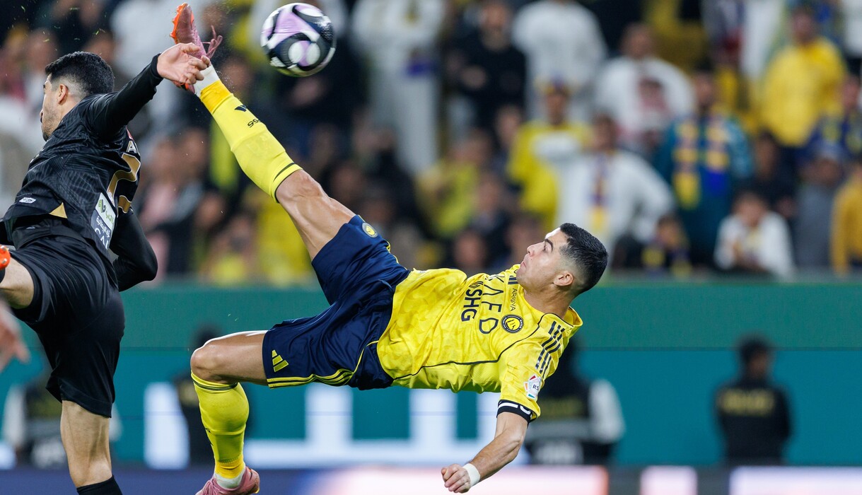 https://wips.plug.it/cips/sport.virgilio.it/cms/2025/11/al-nassr-cristiano-ronaldo-rovesciata.jpg