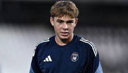 Buffon Jr, i gol esaltano Gigi e Alena Seredova ma il consiglio è velenoso: "Italiani cattivi, non leggerli"