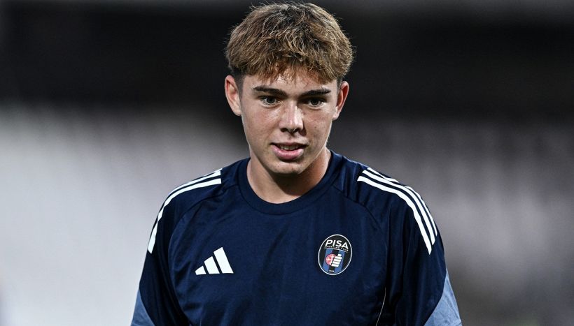 Buffon Jr, i gol esaltano Gigi e Alena Seredova ma il consiglio è velenoso: "Italiani cattivi, non leggerli"