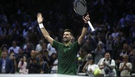 Djokovic batte Borges e vola in semifinale ad Atene, ma è bufera: "ATP Finals falsate, mancanza di rispetto"
